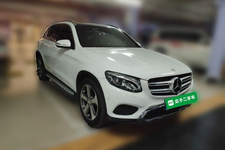 Used Mercedes-Benz GLC 2016 GLC 260 4MATIC Luxury Model Front Right 45 Deg