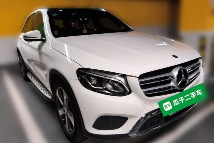 Used Mercedes-Benz GLC 2016 GLC 260 4MATIC Luxury Model Front Right 45 Deg
