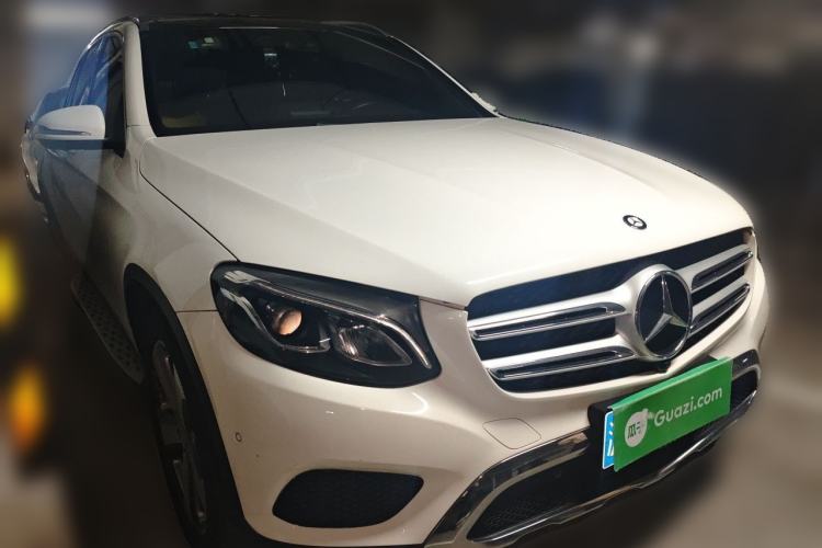 Used Mercedes-Benz GLC 2016 GLC 260 4MATIC Luxury Model Front Right 45 Deg