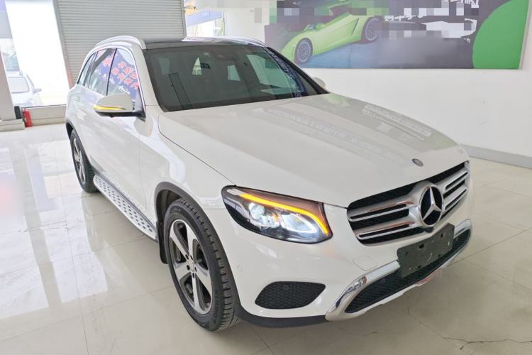 Used Mercedes-Benz GLC 2016 GLC 260 4MATIC Luxury Model Front Right 45 Deg