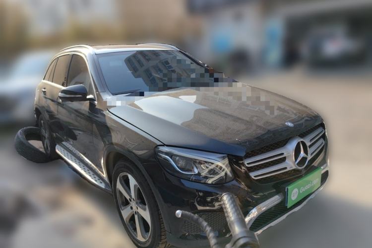 Used Mercedes-Benz GLC 2016 GLC 260 4MATIC Luxury Model Front Right 45 Deg