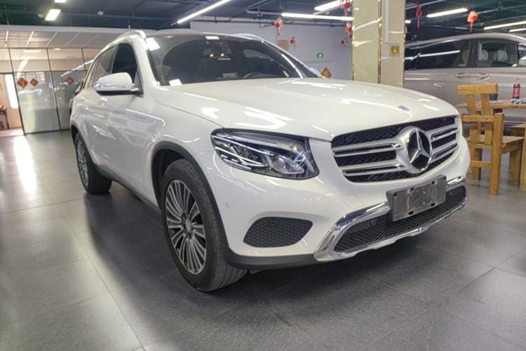 Used Mercedes-Benz GLC 2016 GLC 200 4MATIC Front Right 45 Deg