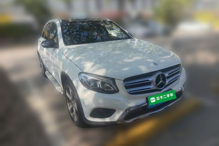 Used Mercedes-Benz GLC 2016 GLC 260 4MATIC Luxury Model Front Right 45 Deg