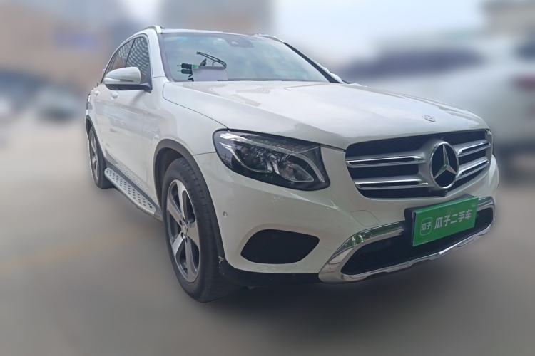 Used Mercedes-Benz GLC 2016 GLC 260 4MATIC Luxury Model Front Right 45 Deg
