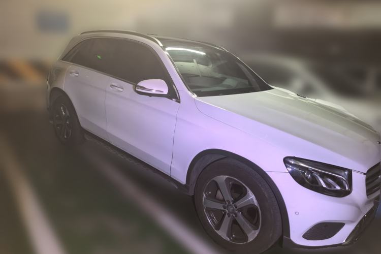 Used Mercedes-Benz GLC 2016 GLC 260 4MATIC Luxury Model Front Right 45 Deg
