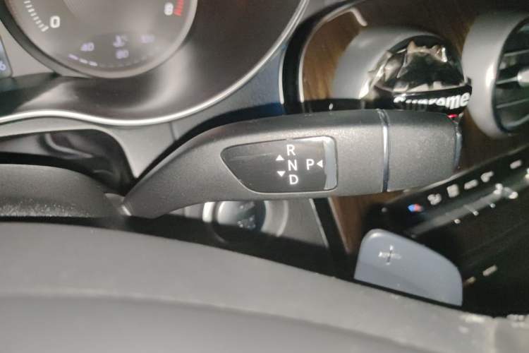 Used Mercedes-Benz GLC 2016 GLC 260 4MATIC Dynamic Edition Gear Lever