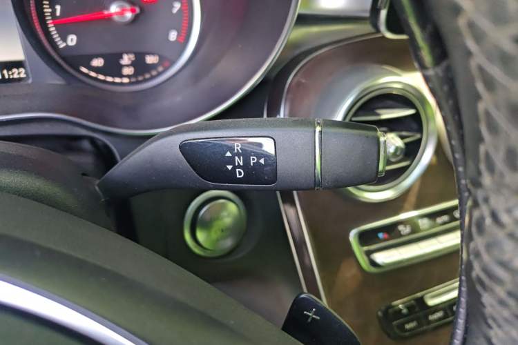 Used Mercedes-Benz GLC 2016 GLC 300 4MATIC Dynamic Model Gear Lever