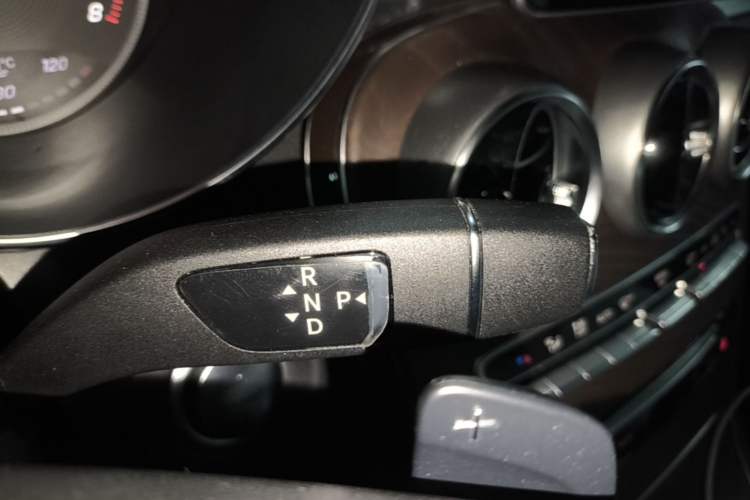 Used Mercedes-Benz GLC 2016 GLC 300 4MATIC Dynamic Model Gear Lever