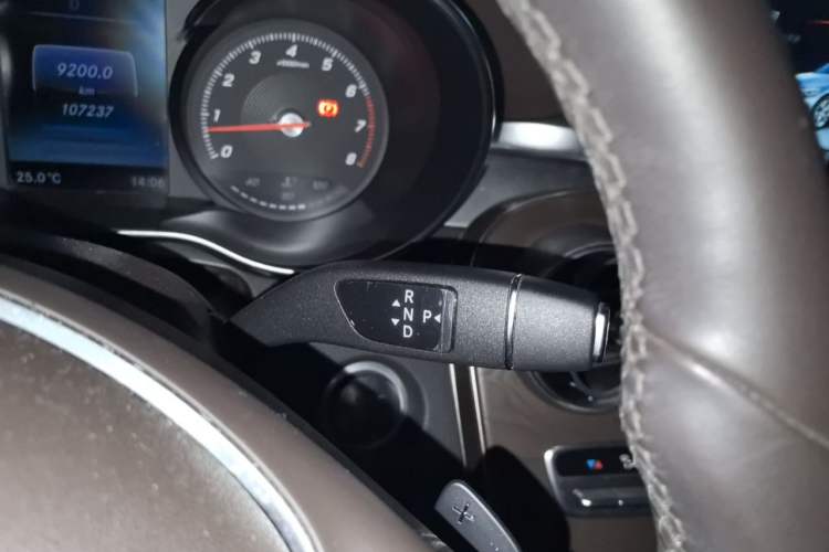 Used Mercedes-Benz GLC 2016 GLC 300 4MATIC Dynamic Model Gear Lever