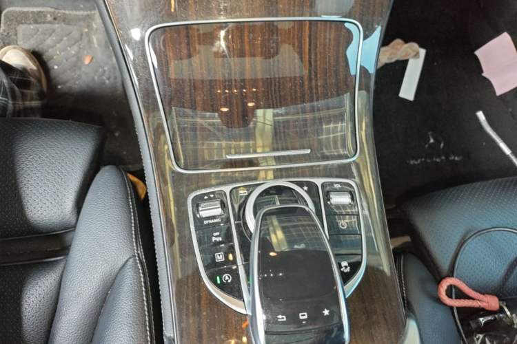 Used Mercedes-Benz GLC 2016 GLC 260 4MATIC Dynamic Edition Gear Lever