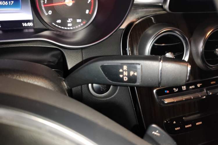 Used Mercedes-Benz GLC 2016 GLC 260 4MATIC Dynamic Edition Gear Lever