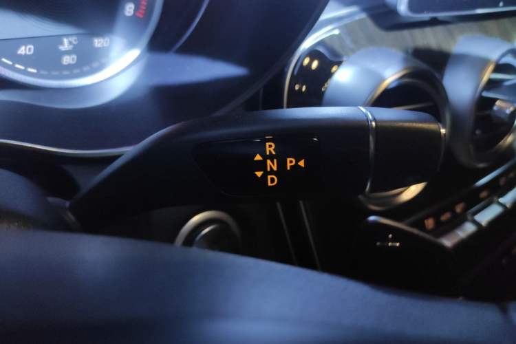 Used Mercedes-Benz GLC 2016 GLC 260 4MATIC Dynamic Edition Gear Lever