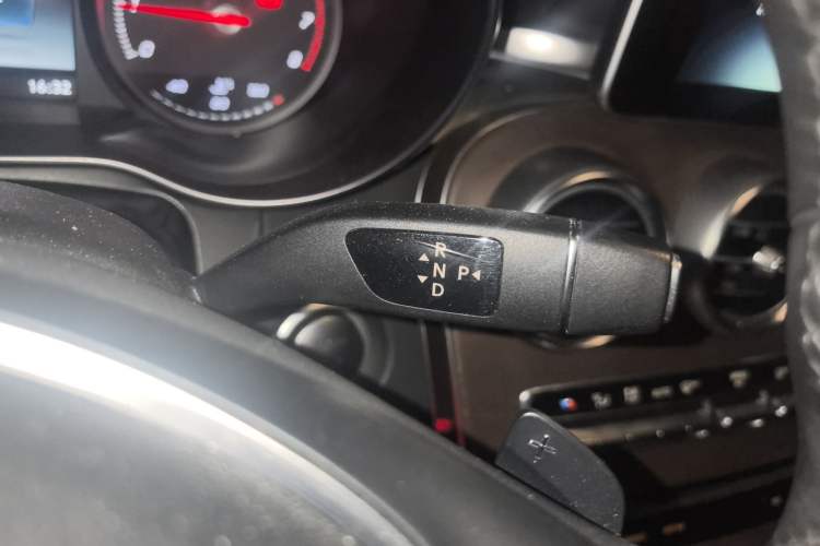 Used Mercedes-Benz GLC 2016 GLC 300 4MATIC Dynamic Model Gear Lever