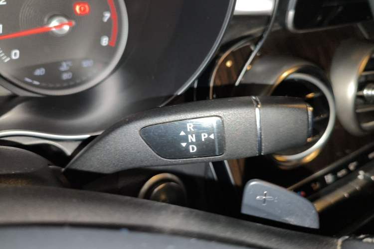 Used Mercedes-Benz GLC 2016 GLC 260 4MATIC Luxury Model Gear Lever