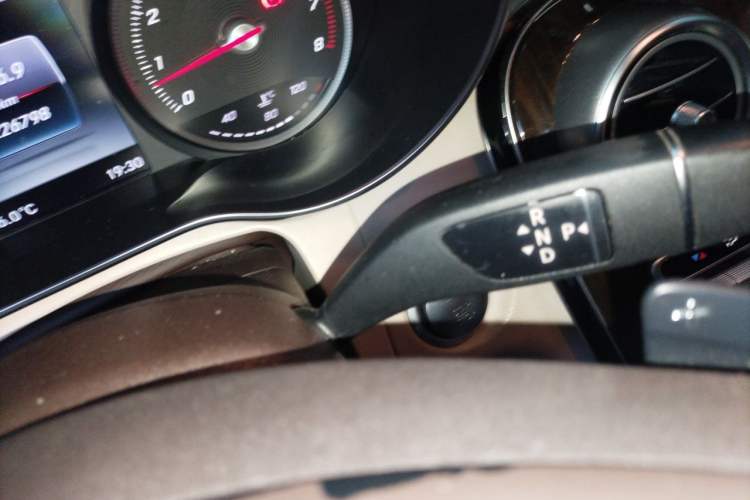 Used Mercedes-Benz GLC 2016 GLC 260 4MATIC Dynamic Edition Gear Lever