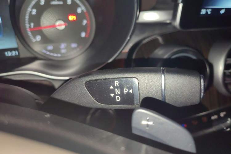 Used Mercedes-Benz GLC 2016 GLC 260 4MATIC Dynamic Edition Gear Lever