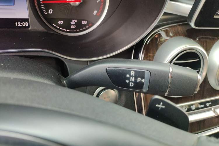 Used Mercedes-Benz GLC 2016 GLC 260 4MATIC Dynamic Edition Gear Lever