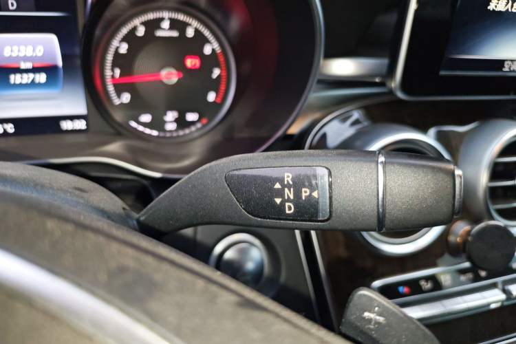 Used Mercedes-Benz GLC 2016 GLC 260 4MATIC Dynamic Edition Gear Lever