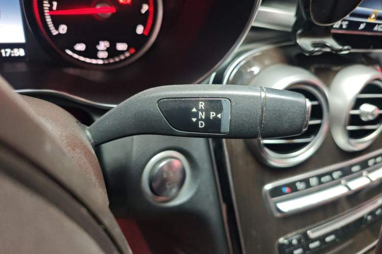 Used Mercedes-Benz GLC 2016 GLC 260 4MATIC Dynamic Edition Gear Lever