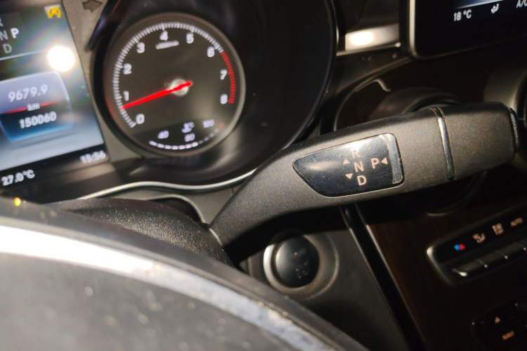 Used Mercedes-Benz GLC 2016 GLC 260 4MATIC Dynamic Edition Gear Lever