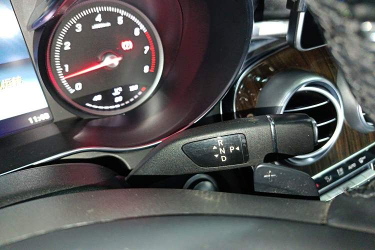 Used Mercedes-Benz GLC 2016 GLC 260 4MATIC Dynamic Edition Gear Lever