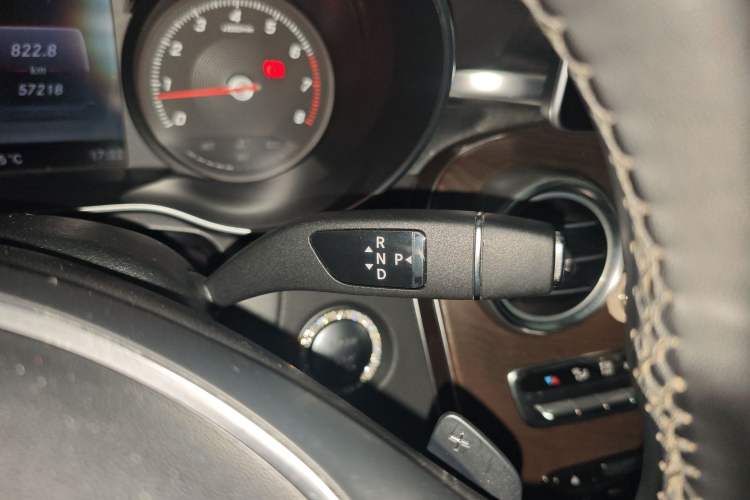 Used Mercedes-Benz GLC 2016 GLC 300 4MATIC Dynamic Model Gear Lever