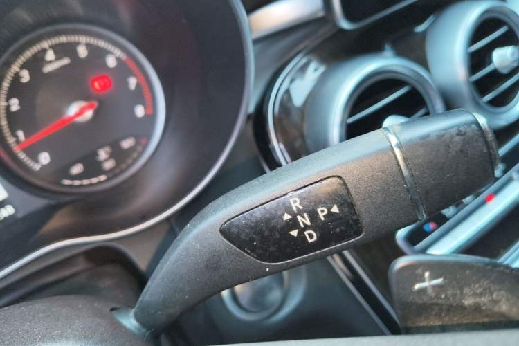 Used Mercedes-Benz GLC 2016 GLC 260 4MATIC Dynamic Edition Gear Lever