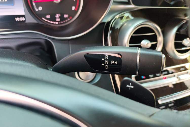 Used Mercedes-Benz GLC 2016 GLC 260 4MATIC Dynamic Edition Gear Lever