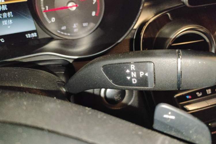 Used Mercedes-Benz GLC 2016 GLC 260 4MATIC Luxury Model Gear Lever