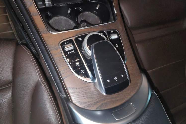 Used Mercedes-Benz GLC 2016 GLC 300 4MATIC Dynamic Model Gear Lever