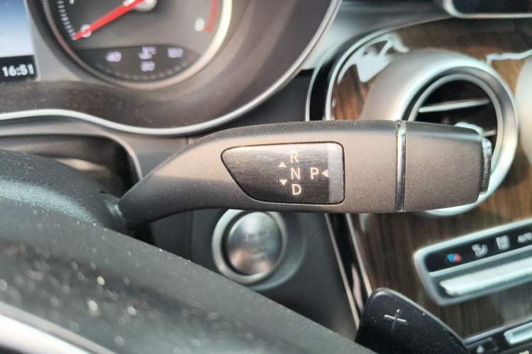 Used Mercedes-Benz GLC 2016 GLC 260 4MATIC Dynamic Edition Gear Lever
