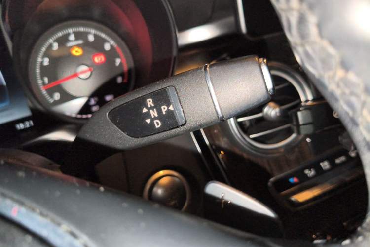 Used Mercedes-Benz GLC 2016 GLC 260 4MATIC Luxury Model Gear Lever