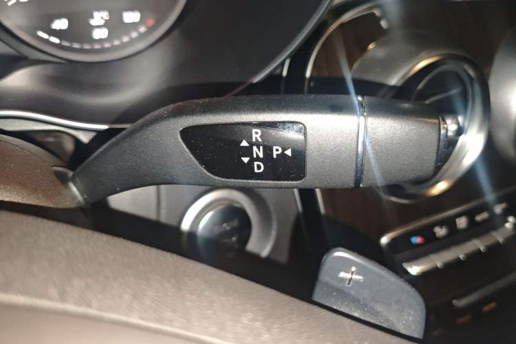 Used Mercedes-Benz GLC 2016 GLC 260 4MATIC Luxury Model Gear Lever