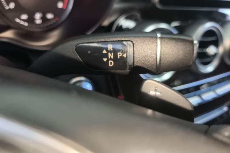 Used Mercedes-Benz GLC 2016 GLC 260 4MATIC Dynamic Edition Gear Lever