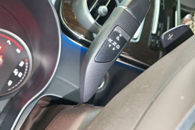 Used Mercedes-Benz GLC 2016 GLC 260 4MATIC Luxury Model Gear Lever