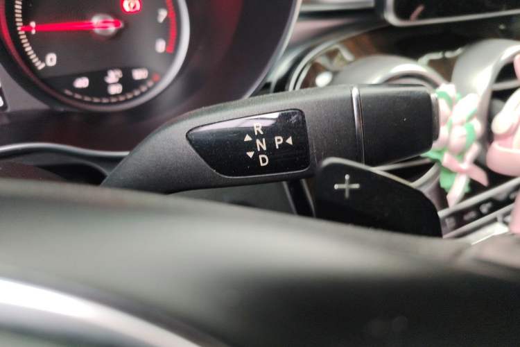 Used Mercedes-Benz GLC 2016 GLC 260 4MATIC Luxury Model Gear Lever