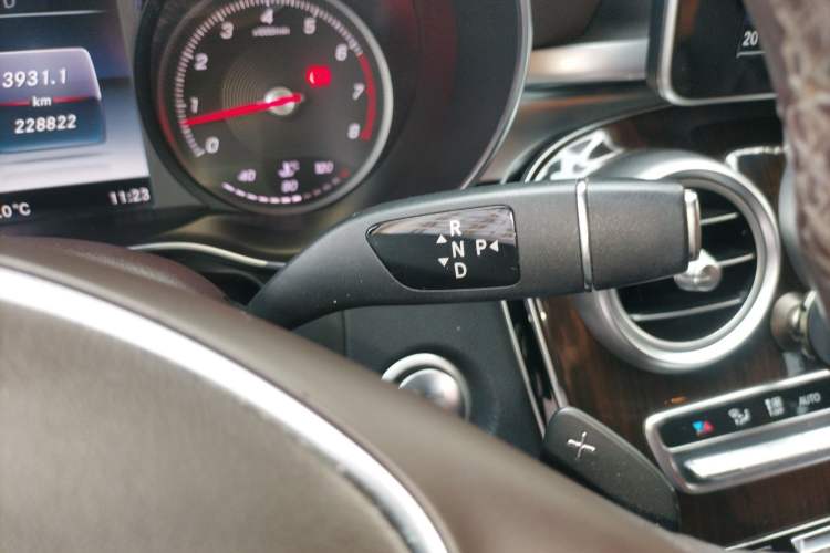 Used Mercedes-Benz GLC 2016 GLC 260 4MATIC Dynamic Edition Gear Lever