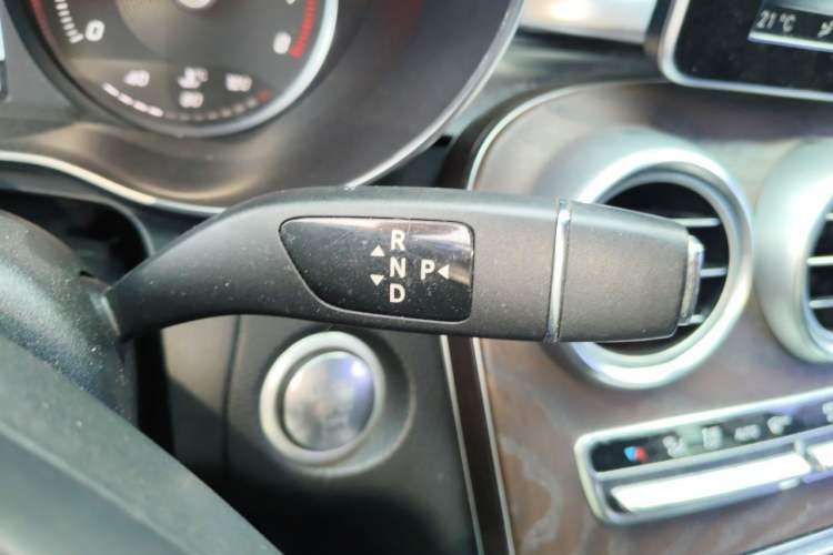 Used Mercedes-Benz GLC 2016 GLC 300 4MATIC Dynamic Model Gear Lever