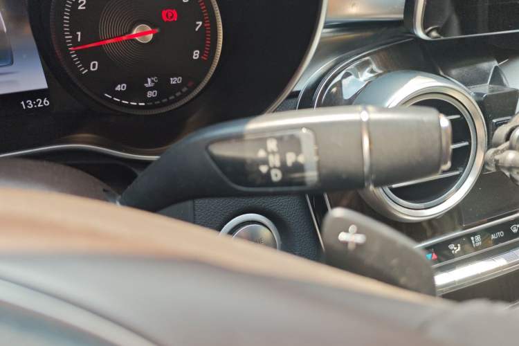 Used Mercedes-Benz GLC 2016 GLC 260 4MATIC Dynamic Edition Gear Lever