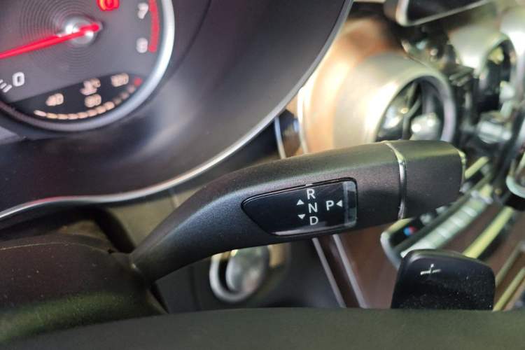 Used Mercedes-Benz GLC 2016 GLC 300 4MATIC Dynamic Model Gear Lever
