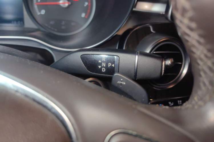Used Mercedes-Benz GLC 2016 GLC 260 4MATIC Dynamic Edition Gear Lever
