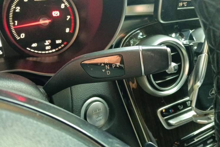 Used Mercedes-Benz GLC 2016 GLC 260 4MATIC Dynamic Edition Gear Lever