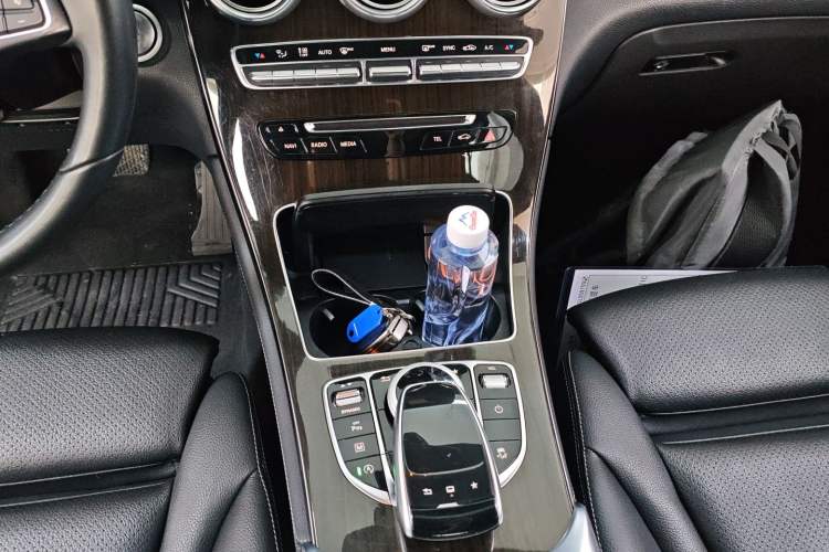Used Mercedes-Benz GLC 2016 GLC 260 4MATIC Dynamic Edition Gear Lever