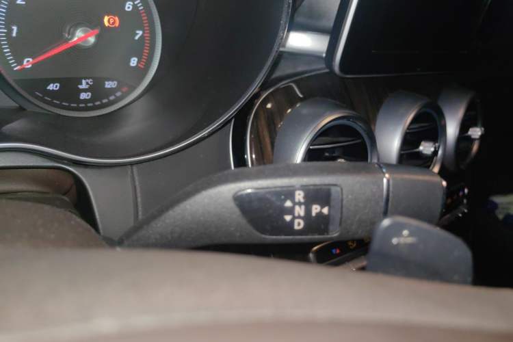 Used Mercedes-Benz GLC 2016 GLC 260 4MATIC Dynamic Edition Gear Lever