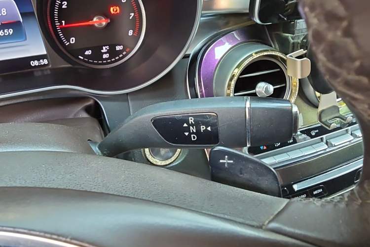 Used Mercedes-Benz GLC 2016 GLC 260 4MATIC Luxury Model Gear Lever