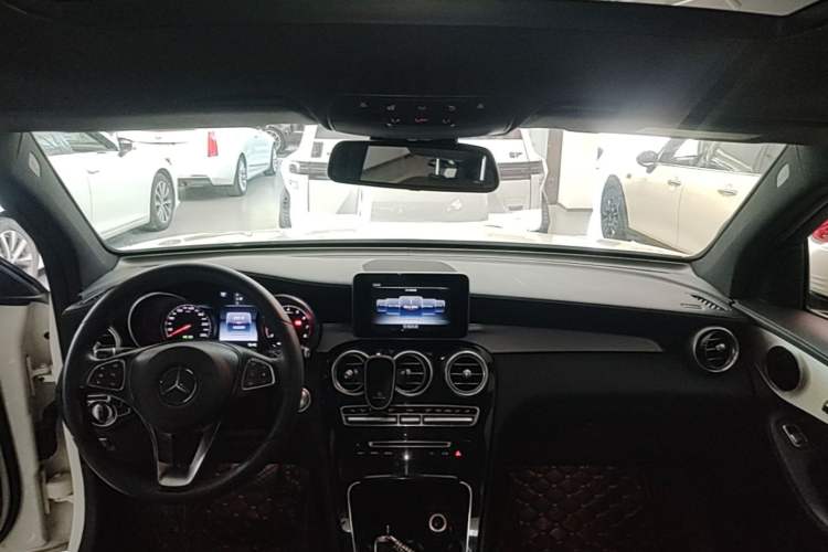 Used Mercedes-Benz GLC 2016 GLC 200 4MATIC Headliner