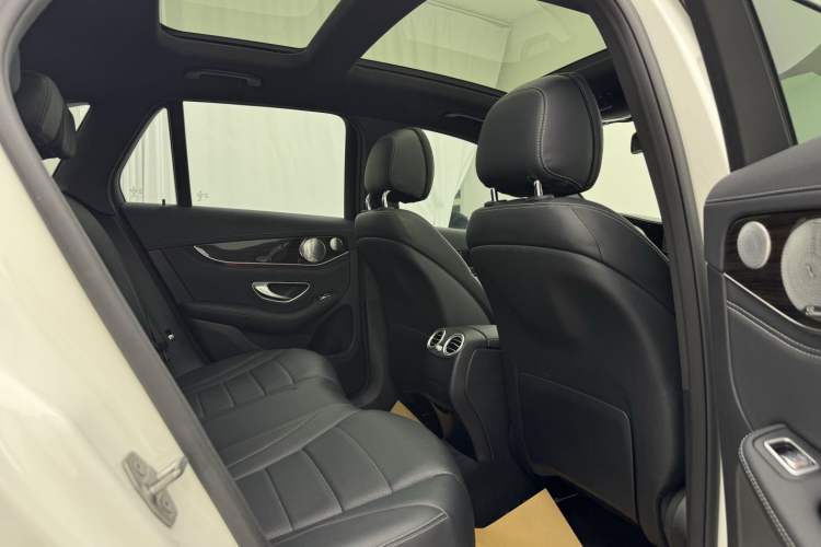 Used Mercedes-Benz GLC 2016 GLC 260 4MATIC Luxury Model Headliner