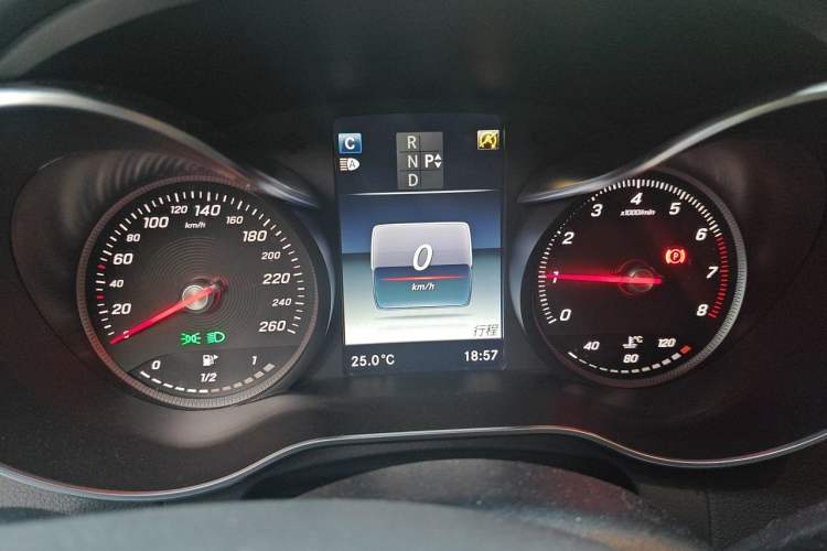 Used Mercedes-Benz GLC 2016 GLC 300 4MATIC Dynamic Model Instrument Cluster