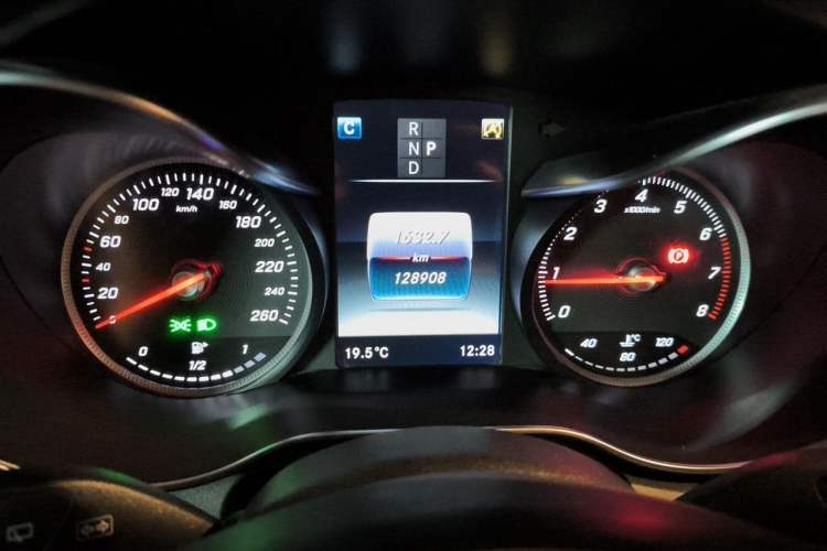 Used Mercedes-Benz GLC 2016 GLC 260 4MATIC Luxury Model Instrument Cluster