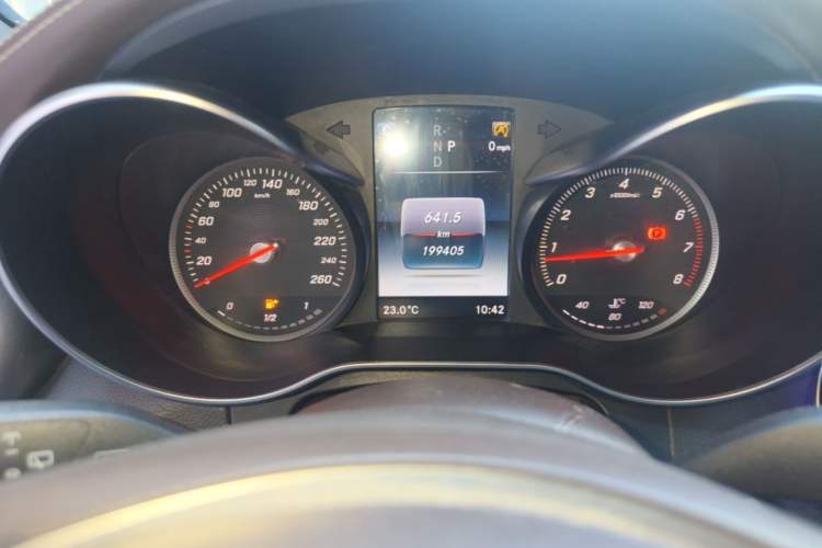 Used Mercedes-Benz GLC 2016 GLC 260 4MATIC Luxury Model Instrument Cluster